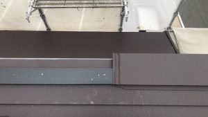 棟板金仕上げの様子