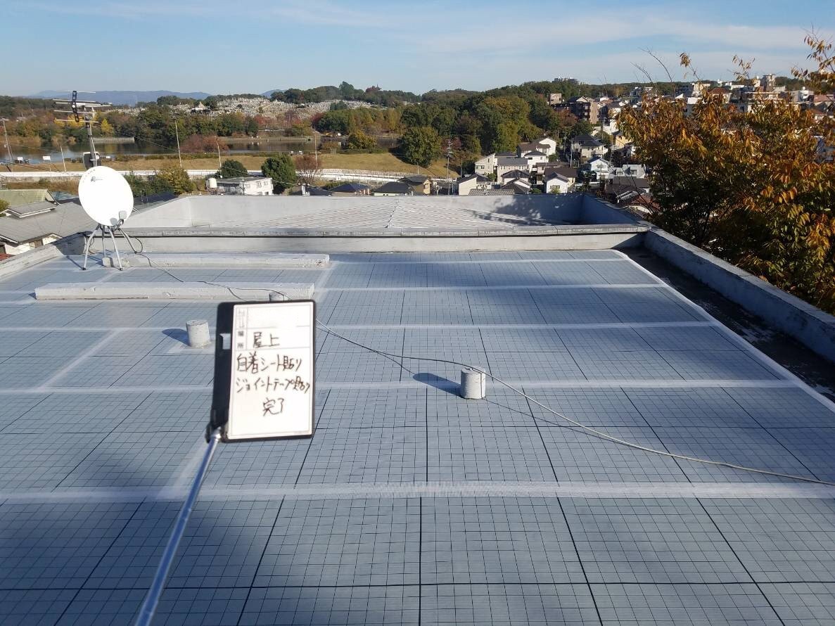 メッシュシート貼りとジョイント補強